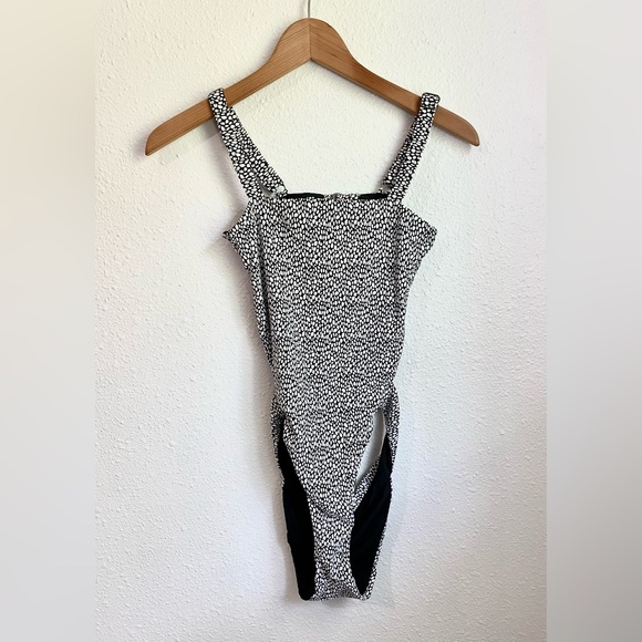 Dianthus Alicia Trikini One Piece by Maaji - Picture 1 of 7